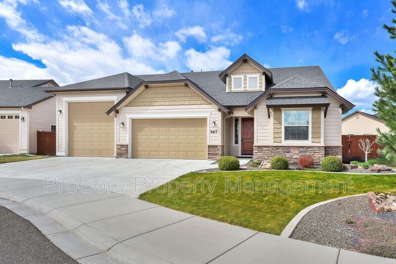 Primary Photo - 967 N Red Ash Way