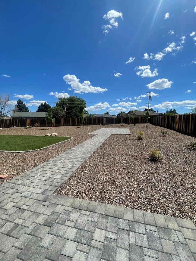 Foto del edificio - 4348 N Sauter Dr W