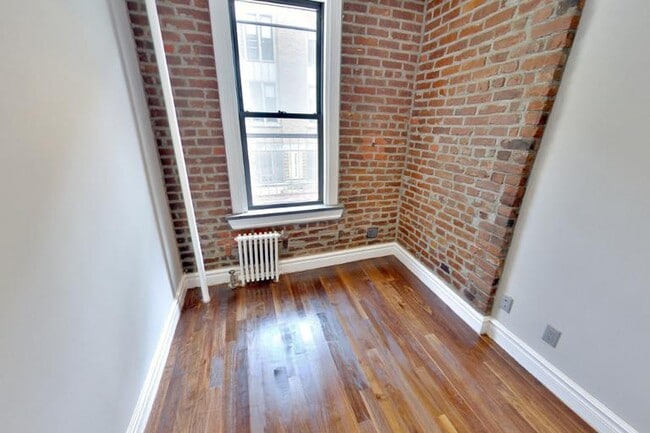 Building Photo - 416 E 13th St