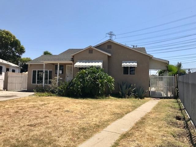 Foto principal - 3 bedroom in Compton CA 90220