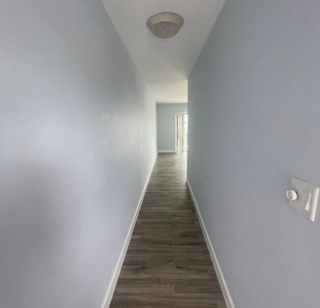 Building Photo - 3705 S Flagler Dr