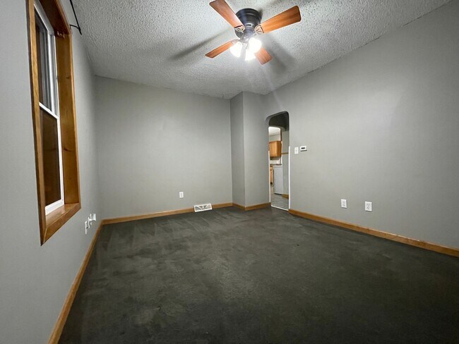 Foto del edificio - 2 bed, 1 bath home for rent in Waterloo