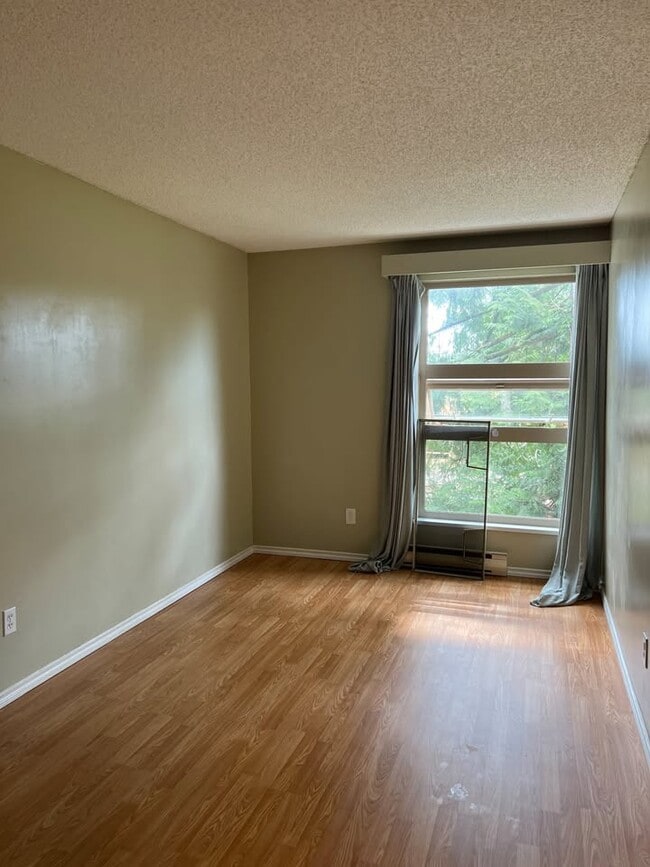 Building Photo - 7441 Victoria Dr