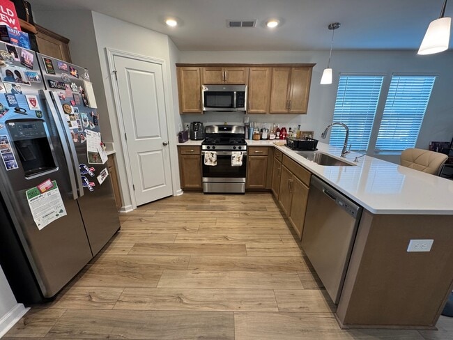 Building Photo - 1054 Crescent Corner Dr