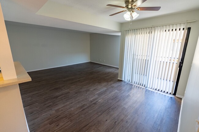 Foto del interior - 6310 Sylmar Ave