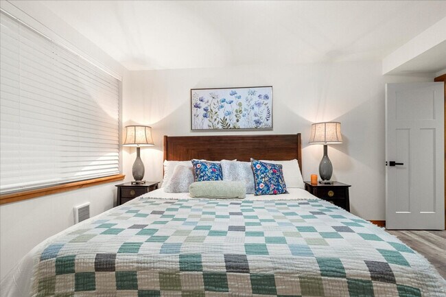 Building Photo - 308 Paradise Dr