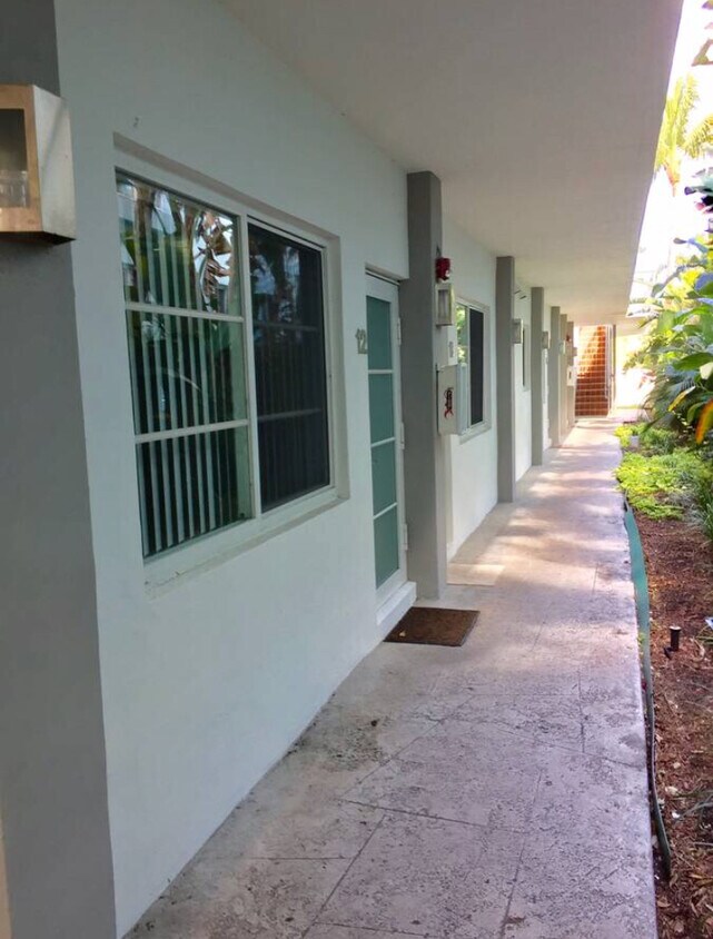 Primary Photo - 6905 Bay Dr