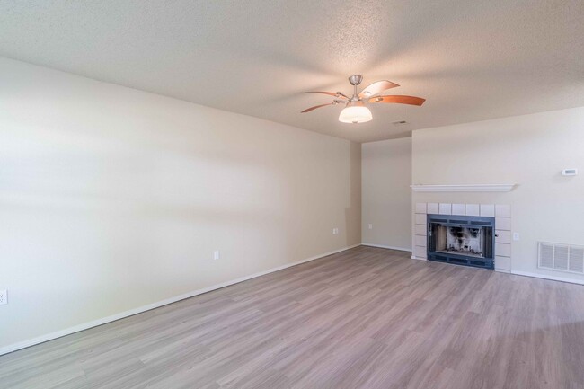 Foto del edificio - 3 Bed / 2.5 Bath in Broken Arrow!