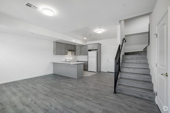 Interior Photo - 11808-11812 Hart St