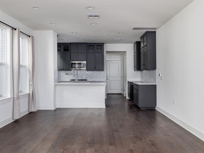 Building Photo - 2516 Simond Ave
