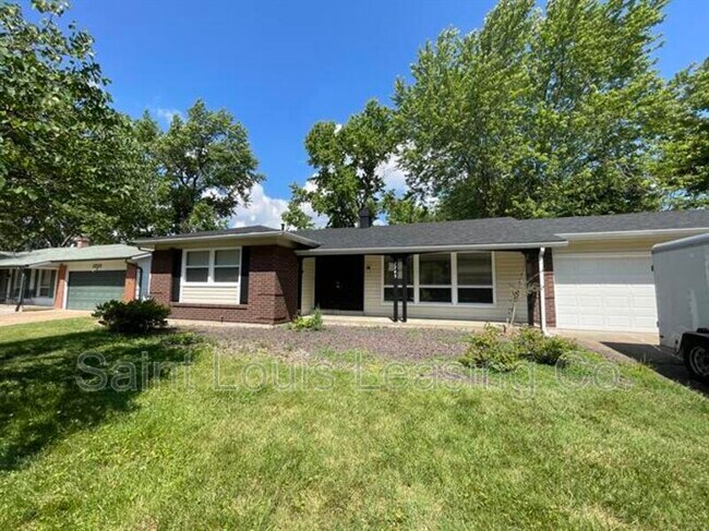 Building Photo - 2745 Knollwood Ln