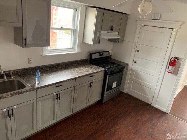 Building Photo - 23 Leick Ave
