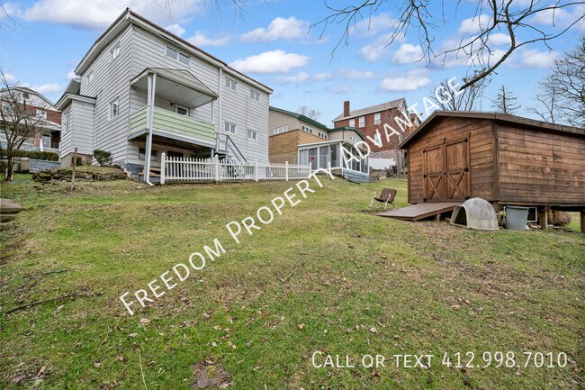 Building Photo - 2047 Redrose Ave