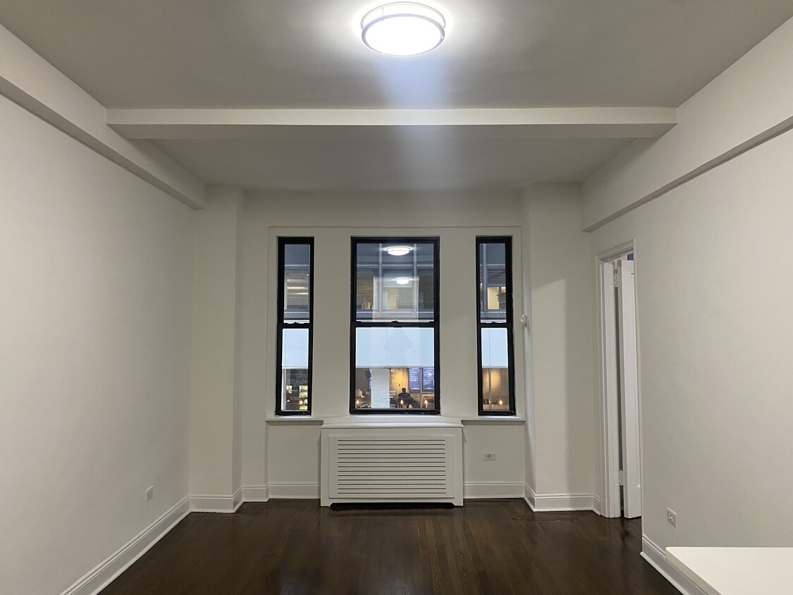 Foto principal - 135 E 46th St