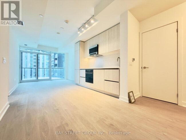 Photo du bâtiment - 110 Broadway Ave