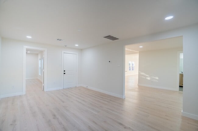 Building Photo - 1310 E 34th St