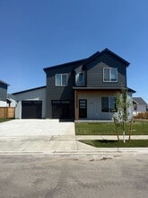 Building Photo - 511 Spaniel Ln