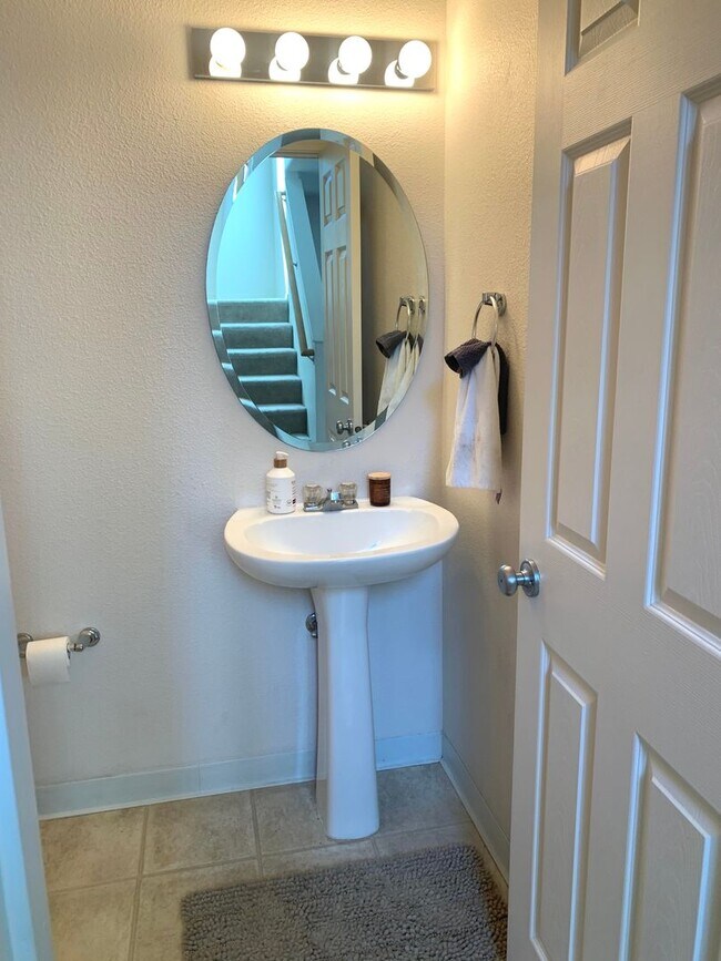 Foto del edificio - Large Three Bedroom, Three and a Half Bath Townhome in West Pasco!