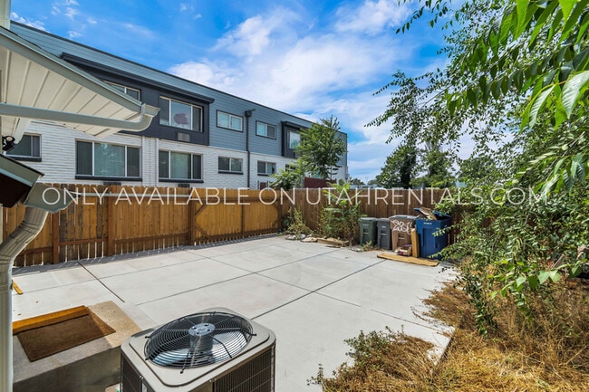 Building Photo - 724 S 400 E