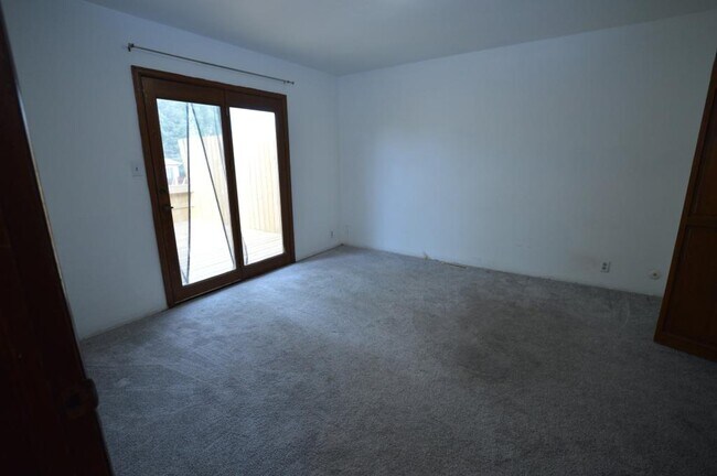 Foto del edificio - 100 Clover Ct