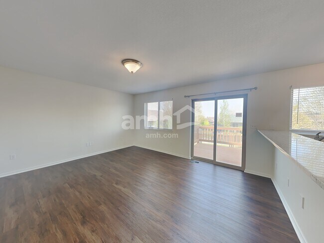 Foto del edificio - 4574 Cole Dr
