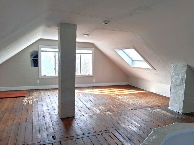 Foto del edificio - 46 Armstrong Ave