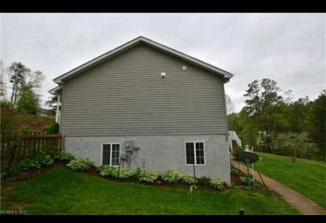 Building Photo - 40 Serenity Ln
