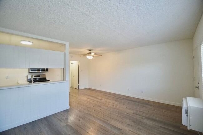 Building Photo - 14142 Victory Blvd