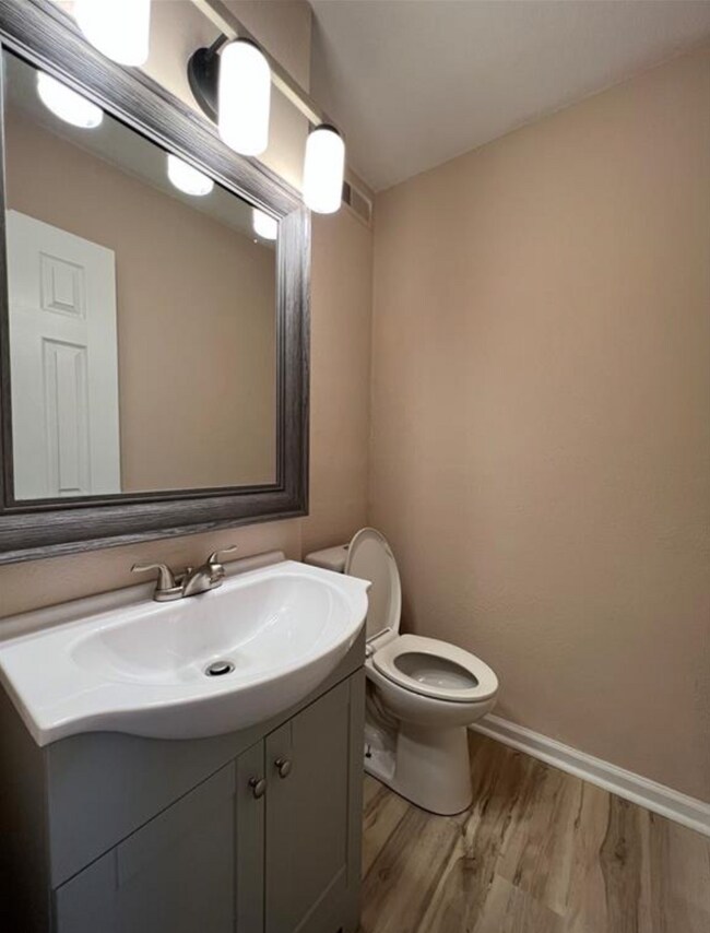 Foto del edificio - 3312 Rainier Ct