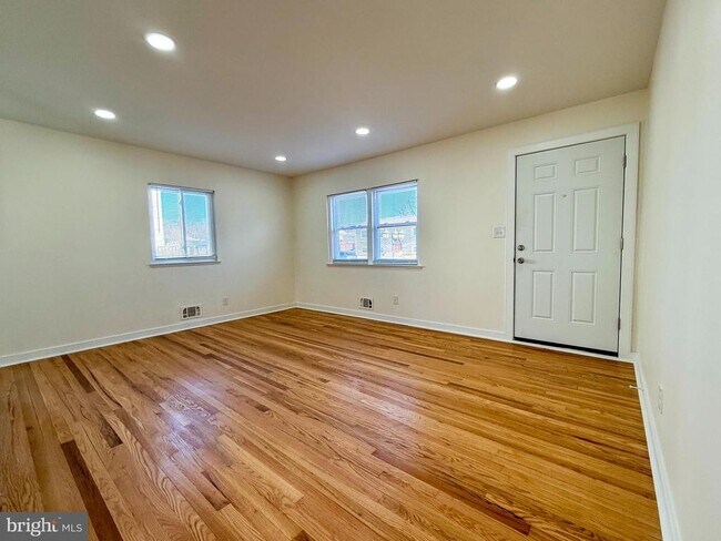 Building Photo - 504 Crisfield Rd