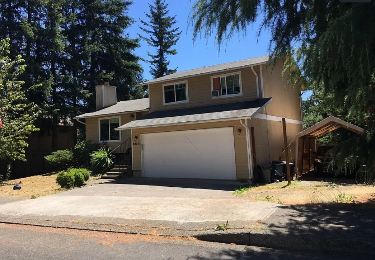 Building Photo - Spacious Tri-Level Home in Maple Valley