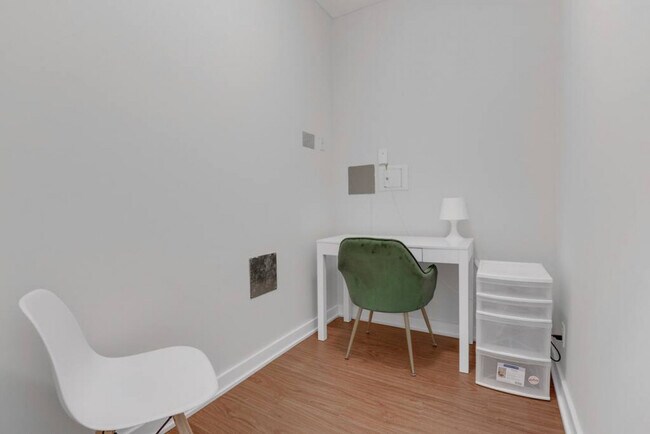 Photo du bâtiment - 444 W 6th Ave