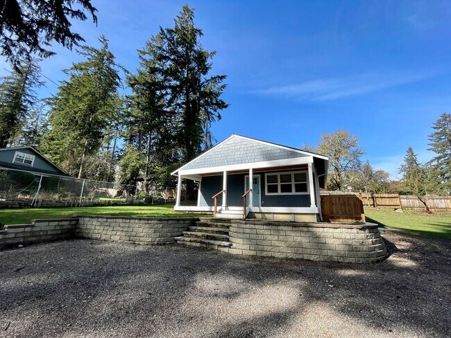 Foto del edificio - Charming Beach Cottage Near American Lake ...