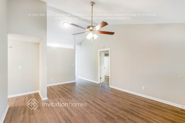 Foto del edificio - 10104 Enchanted Oaks Ct