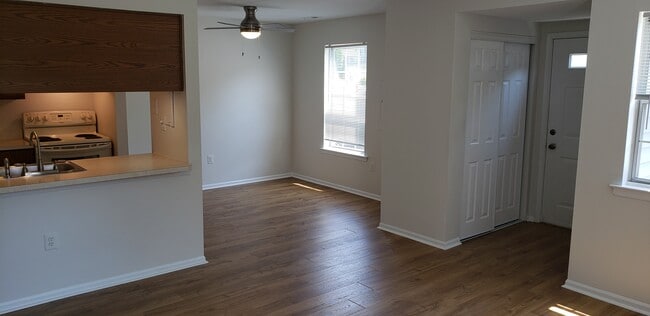 Building Photo - 714 Timber Ln