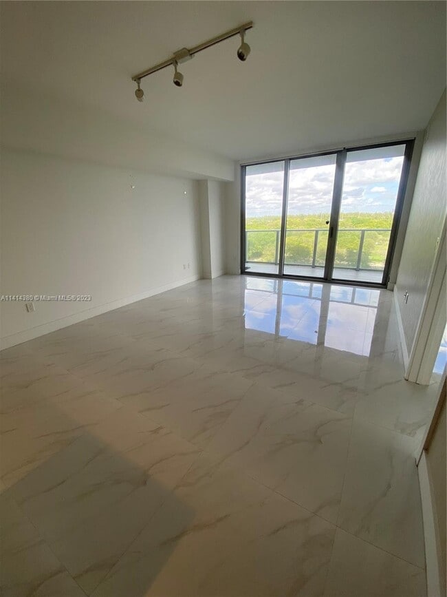 Building Photo - 16385 Biscayne Blvd