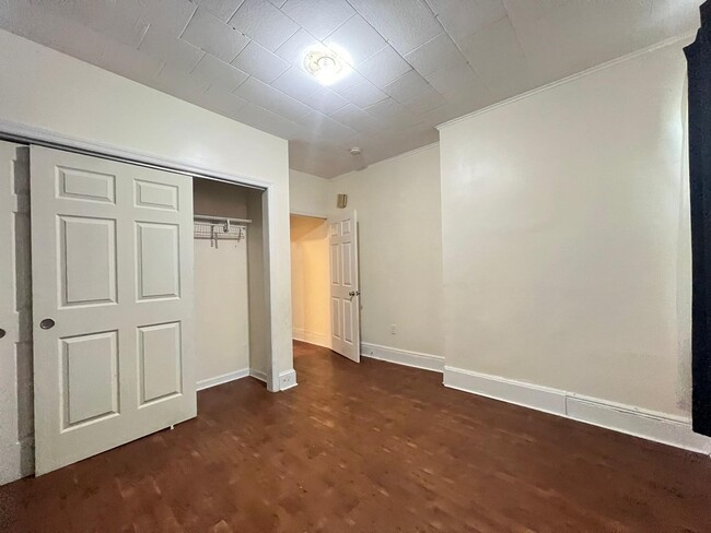 54 Montrose Ave 1 - 53 Montrose Ave
