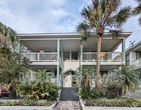 Building Photo - 2749 Vernon Terrace