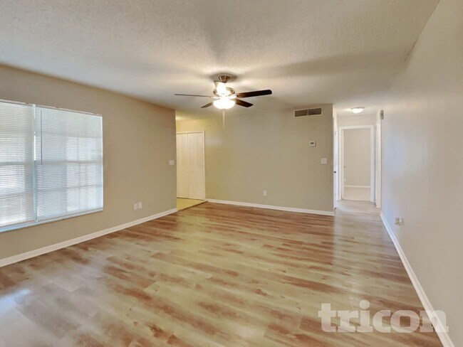 Foto del edificio - 1002 Saxon Ct