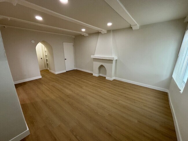 Foto del edificio - 24337 Myers Ave