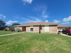 Building Photo - 2626 Beluche Dr