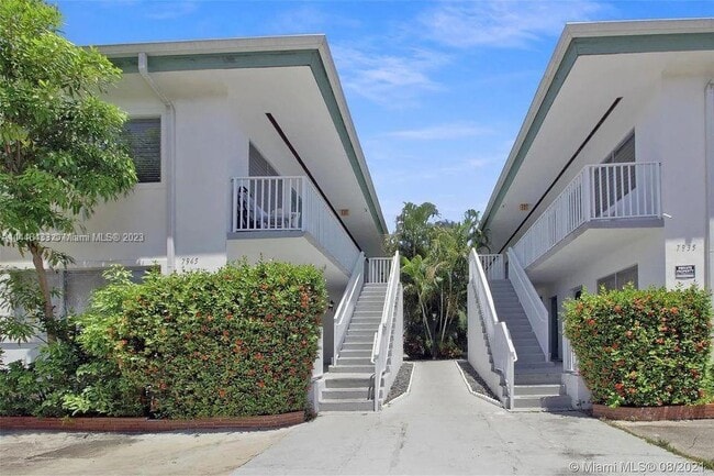 Building Photo - 7945 Carlyle Ave