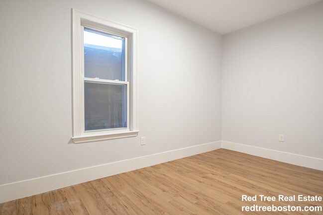 Building Photo - 219 Bennington St