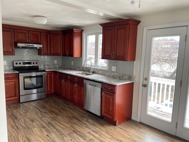 Building Photo - 32 Lincoln Rd