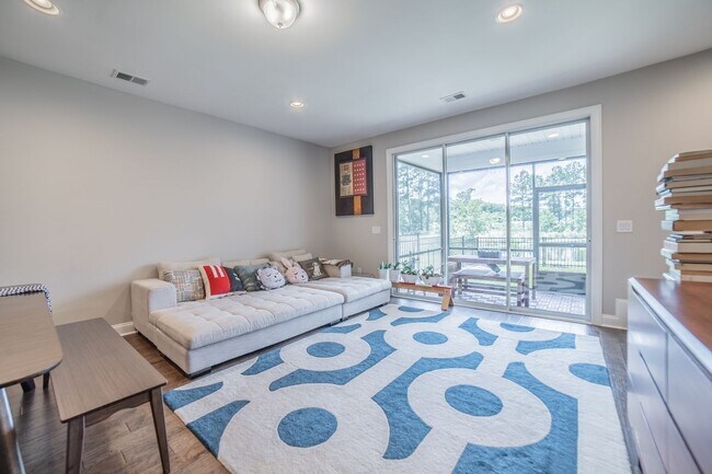 Foto del edificio - Coming Available! 3 Bedroom, 2.5 Bath Townhome!