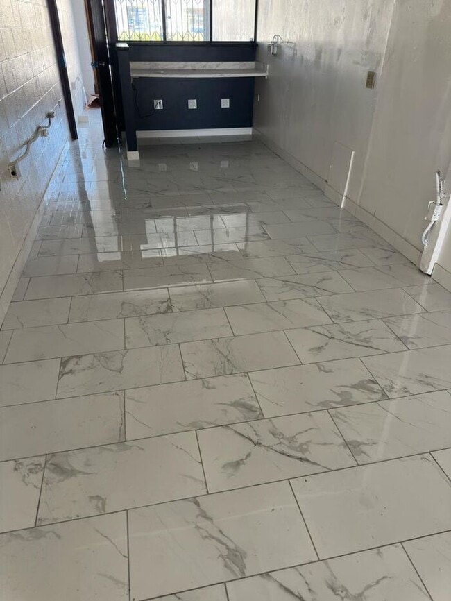 Building Photo - Commercial Unit for Rent in South Gate CA ...