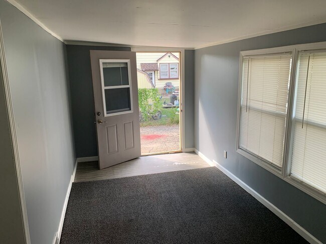 Foto del edificio - Single family home in Peoria Heights, 2 BR...