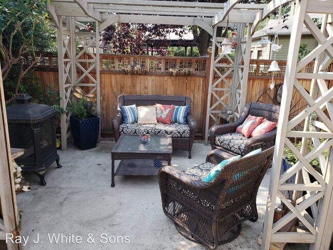 Foto del edificio - 5 br, 2.5 bath House - 207 PROSPECT AVE