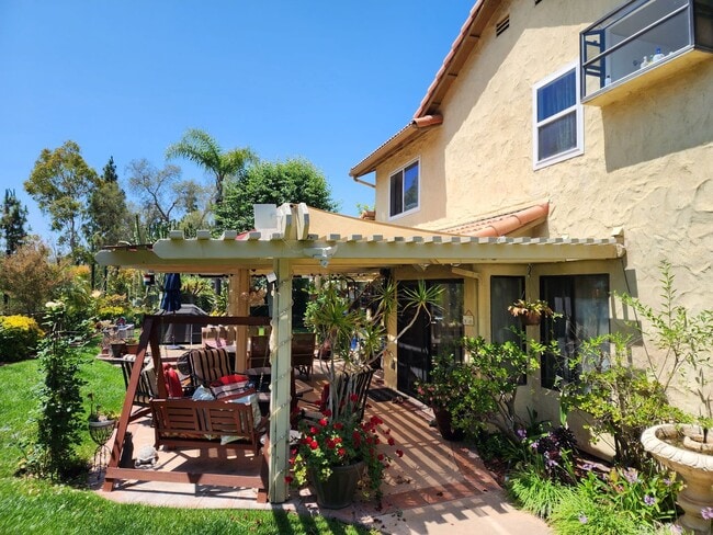 Building Photo - Large 3 bedroom home in quiet cul-de-sac with large backyard - Pets allowed