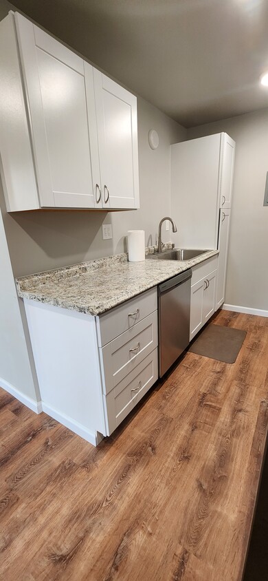 Full Kitchen - 1120 Eagle View Dr